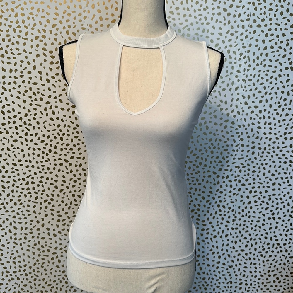 White v neck tank top